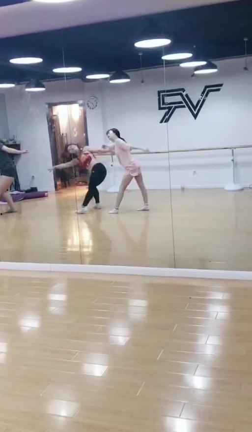 宝宝吃瓜跳舞视频在线观看,在线观看萌化人心