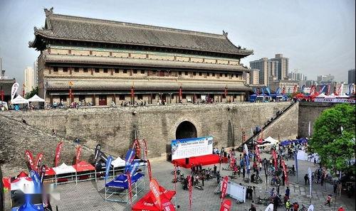 西安城墙吃瓜事件视频播放,一场网络热议的美食与文化的碰撞