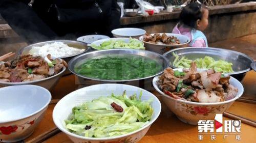 瓜哥吃豆花饭视频,豆花饭的独特魅力，带你领略地道风味